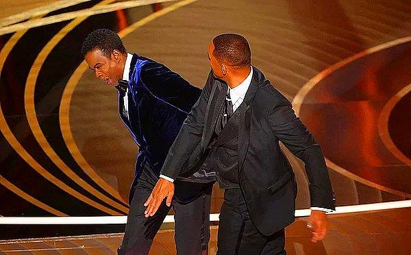 2. Will Smith, Oscar gecesinde Chris Rock'a attığı tokattan dolayı özür diledi!