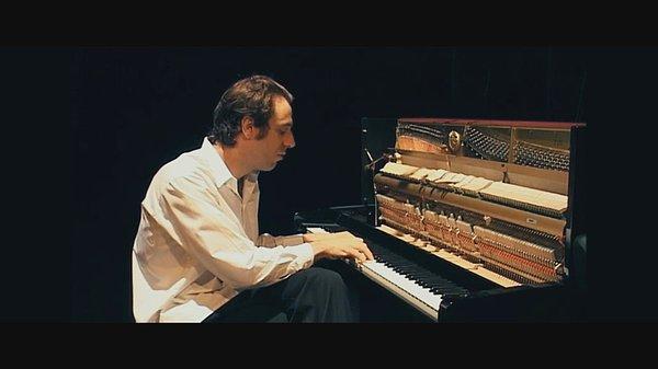 16 Nisan - Çeneni Kapa ve Piyano Çal (Shut Up and Play the Piano, 2018)