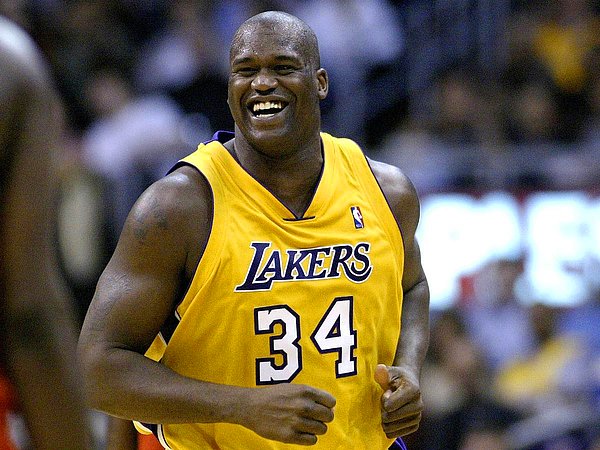 8 yıl boyunca Lakers forması giyen Shaq; 2000, 2001, 2002 yıllarında üç kez şampiyon olarak NBA'e damga vurmuştu.