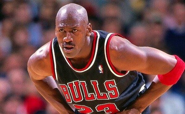Michael Jordan kaç numaralı formayı hiçbir zaman giymedi?