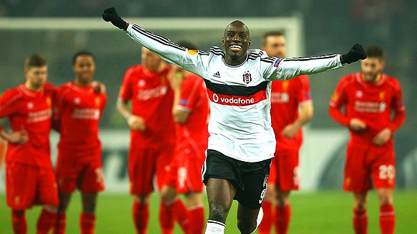 10. Demba Ba: Chelsea'den Beşiktaş'a geldiğinde adına besteler yapılmıştı. Beşiktaş taraftarının sevgilisiydi. Daha sonra Göztepe ve Başakşehir formaları da giydi.