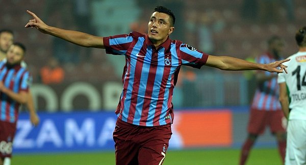 18. Óscar Cardozo: Trabzonspor'un Benfica'dan aldığı müthiş yetenekli santrafordu. Trabzonspor formasıyla 28 gol attı.