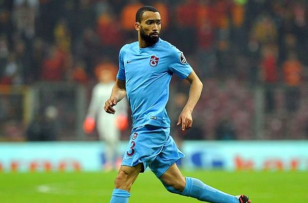 42. Bosingwa: Tam iki kez, 2 kez Şampiyonlar Ligi kupasını kaldırmış bir isim Bosingwa. Trabzonspor taraftarları Portekizli sağ bekin tadını 63 maç boyunca çıkarmışlardı.