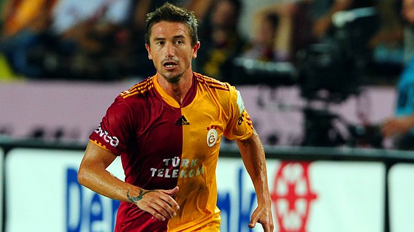 47. Harry Kewell: Galatasaray tarihinin en sevilen futbolcularının başında gelir kendisi. Defansta Emre Aşık'ın sakatlanmasıyla Hamburg maçında stoper bile oynamıştı. Her takımın görmek isteyeceği karakterde ve yetenekte bir topçuydu.