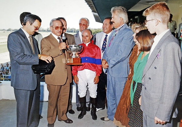 Kariyeri boyunca 9 kez Gazi Koşusu'nu kazanarak bu alanda kırılması güç bir rekora imza atmış olan jokey kimdir?
