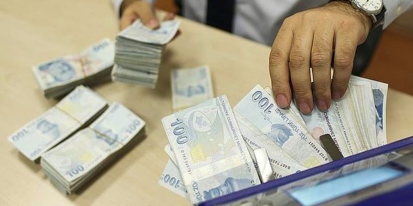 Bu dönemde banka ve banka dışı finans kuruluşları tarafından kullandırılan krediler geçen yıla göre yüzde 21 oranında arttı.