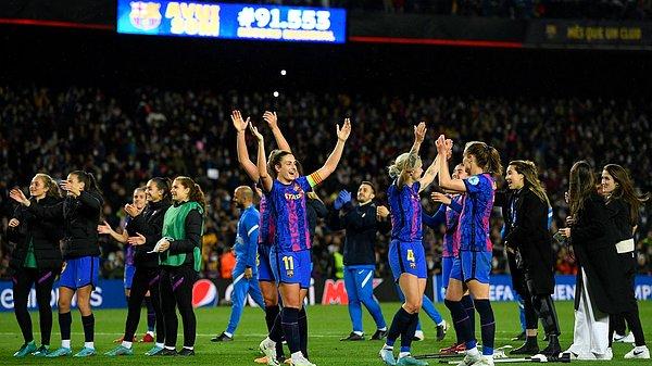 Yarı finalde PSG ile Barcelona eşleşti.