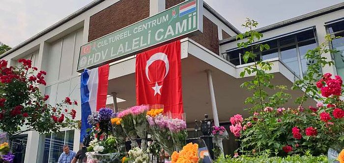 Hollanda'da Çirkin Provokasyon! Pegida Örgütü İftar Saati Camilerin Önünde Domuz Pişirecek