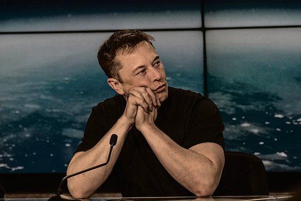 Oyunlarla arası hayli iyi olan Elon Musk yayın platformlarını da sıkı takipte.