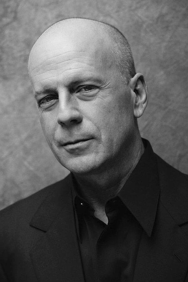2. Bruce Willis, oyunculuğu bırakıyor. Willis'e, söyleneni ya da yazılanı anlamada zorluk çekmeye neden olan afazi teşhisi konuldu.