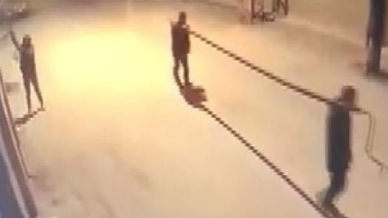 Gaziantep’te Bir İşyerinden Demir Çalan Hırsızlar ile Farklı Bir İşyerinden Klima Çalan Hırsızlar Denk Geldi