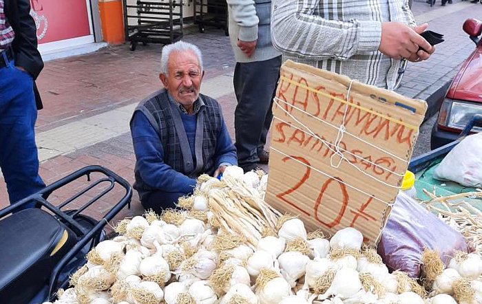 Zabıta Tarafından Terazisine El Konulan Yaşlı Adamın Ağladığı Görüntüler Gündem Oldu