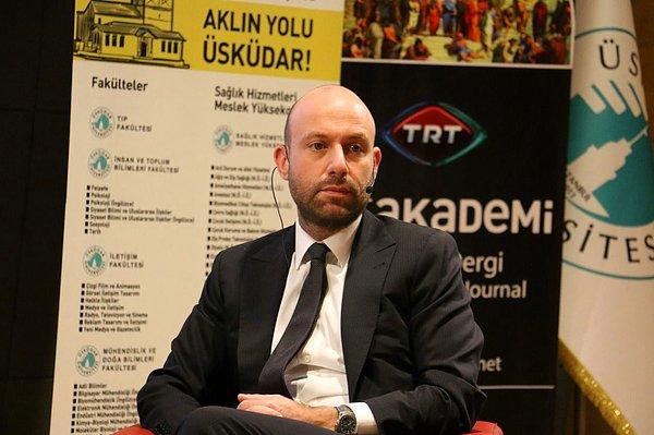 Fakat daha sonra Süslü Korkuluk'un yapım şirketi olan OGM Pictures'ın ortakları Onur Güvenatam ile Gülseren Budayıcıoğlu ve TV8'in sahibi Acun Ilıcalı arasında 'ücret' krizi çıkmıştı.