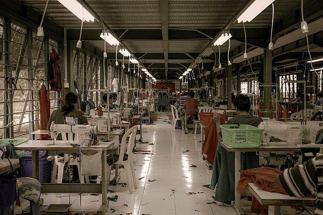 Bir giyim şirketi sahibi, çoğu hazır giyim üretim fabrikasının, iş makinelerinin ve imalatın yoğun olduğu kentsel sanayi bölgelerinde kurulduğunu söylüyor.