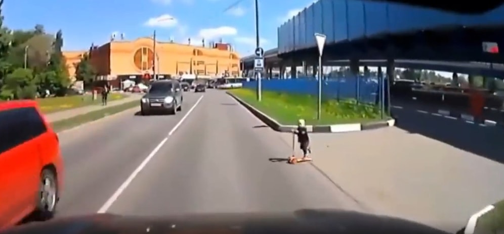 Şehir İçinde Araç Kullanırken 'Neden Hız Yapmamanız Gerektiğini' Tüm Çıplaklığı ile Gözler Önüne Seren Anlar