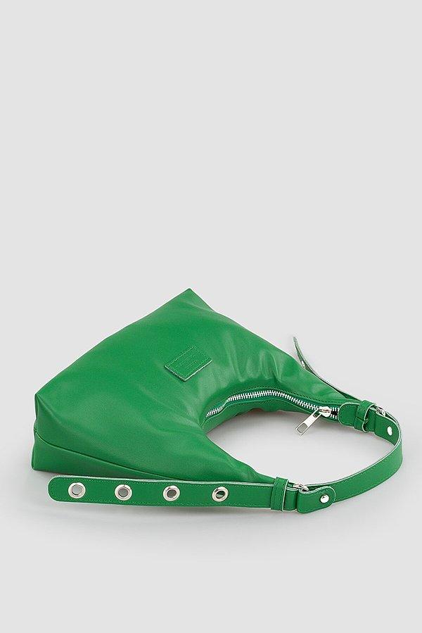 10. Kombine renk katmak için: yeşil çanta.