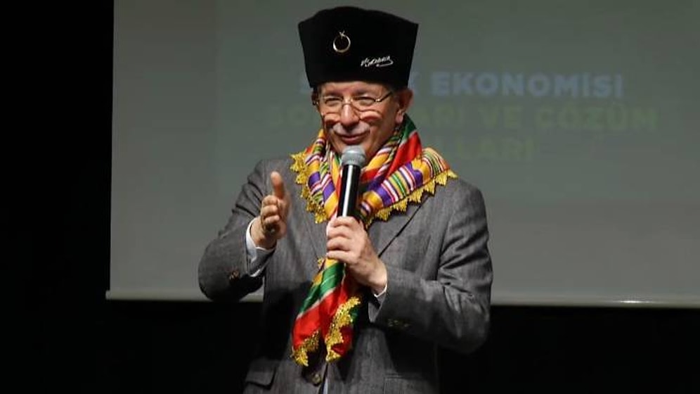 Ahmet Davutoğlu'ndan Atatürk İmzalı Kalpak Açılımı