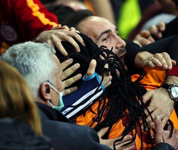 Kerem Aktürkoğlu'na ceza sahası içerisinde yapılan faul sonucu Galatasaray penaltı kazandı. Dakikalar 4'ü gösterirken Gomis penaltıdan attığı golle durumu 1-0'a getirdi.