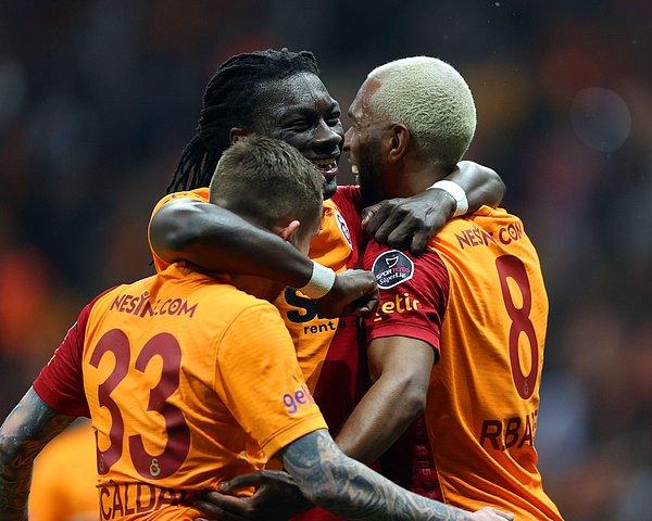 12. dakikada organize gelen Galatasaray, Cicaldao'nun pasında Babel'in attığı golle 2-0 öne geçmeyi başardı.