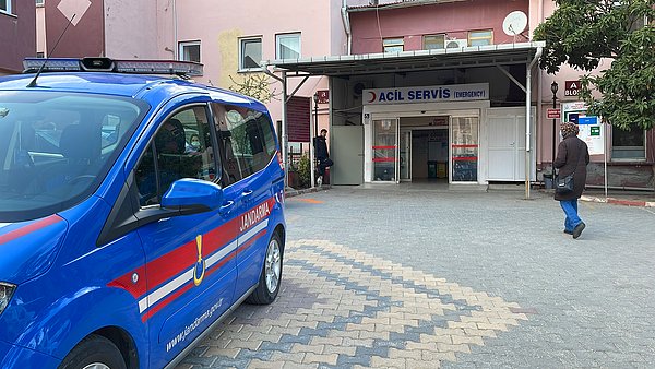 Fatih A'nın aile bireylerine tüfekle ateş açtığı, ardından intihara teşebbüs ettiği ihtimali üzerinde duruluyor.