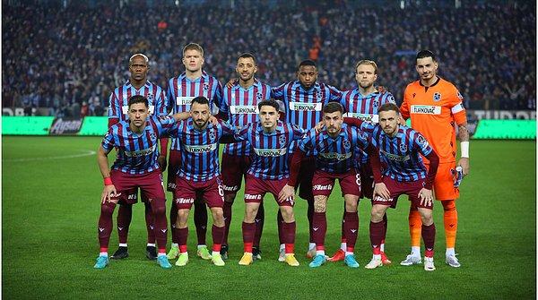 Trabzonspor, 70 puanla haftaya en yakın rakibi İttifak Holding Konyaspor'un 12 puan önünde lider girdi.