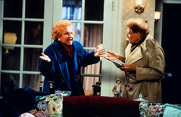 12. Sitcom efsanesi Seinfeld’de George Costanza’nın annesini canlandıran ünlü oyuncu Estelle Harris, 94. yaş gününe sadece iki gün kala yaşama veda etti.