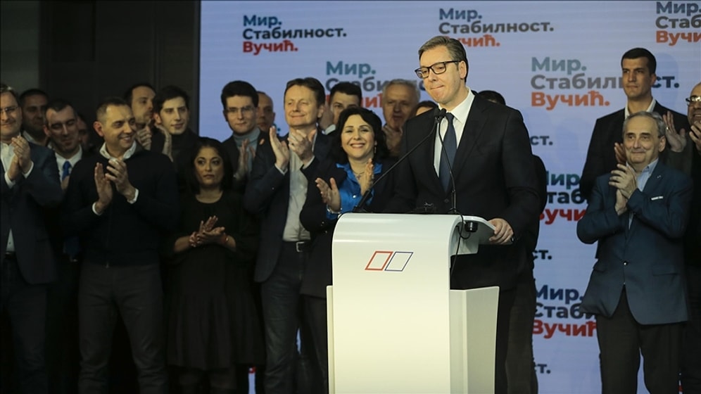 Sırbistan Cumhurbaşkanı Aleksandar Vucic, Cumhurbaşkanlığı Seçimini Kazandığını Duyurdu