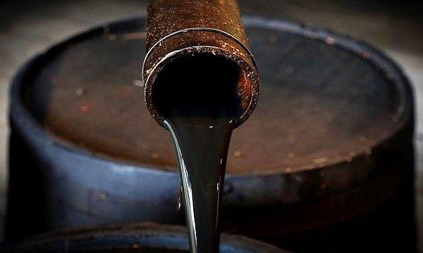 Geçen hafta yüzde 10,7 düşüşle 104 dolardan kapanan Brent petrolün varil fiyatı, bugün 104,3 dolar seviyelerinde dengelendi.