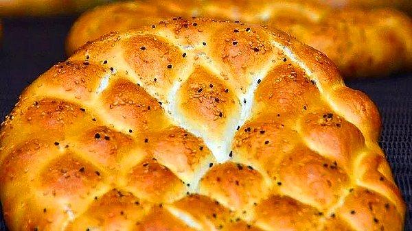 2. Türkiye: Ramazan Pidesi. Yılın diğer zamanlarında bulunamayan bu enfes ekmek mayalı hamur, çörek otu ve susamdan yapılır. Kökeni çok eski olan pide, Ramazan ayının en çok tüketilen ekmeğidir.
