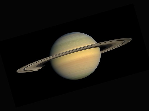 13. Satürn'ün halkaları sadece 10 metre kalınlığındadır.