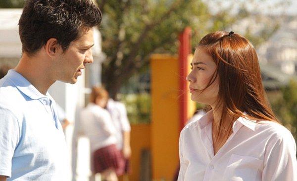 2013-2014 yıllarında ise adını ilk defa "Sana Bir Sır Vereceğim" adlı televizyon dizisiyle duyurdu. İlk televizyon işine başlayan Demet Özdemir bu projede Ekin Koç ile başrolü paylaştı.