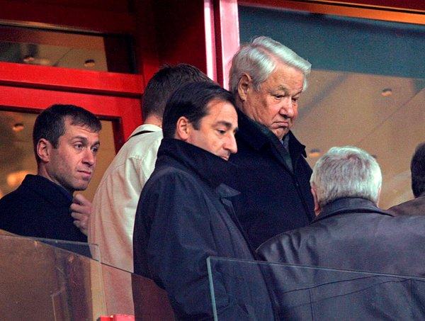 Rusya’nın eski devlet başkan Boris Yeltsin'in müttefiki olan Abramovich, 1999 yılında Rusya Meclisi'nde milletvekili oldu.