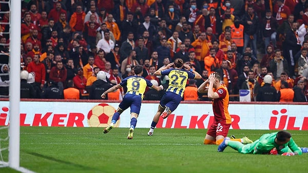 Yetkililer her iki takımın da Atatürk'ün sözlerini içeren pankartlarla çıkmasına izin vermeyince Fenerbahçe ve Galatasaray takımları maça çıkmama ve yurda geri dönme kararı aldılar.