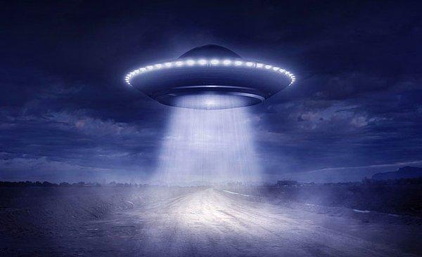 Beş kişinin UFO'larla cinsel ilişkiye girdiği raporlanmış.