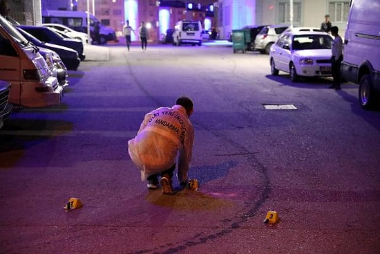 Apartmandan Gitmeleri İçin İmza Toplanan Çift Binaya Ateş Etti