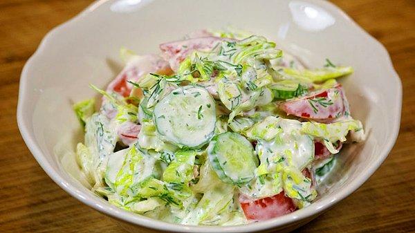 Yoğurtlu marul salatası tarifi