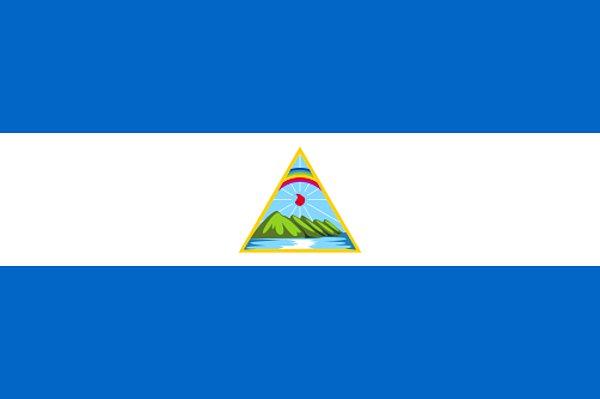 Nikaragua’yı da unutmamak gerek. Bayrakta üçgen bir motif içindeki gökkuşağında mor var. 👇