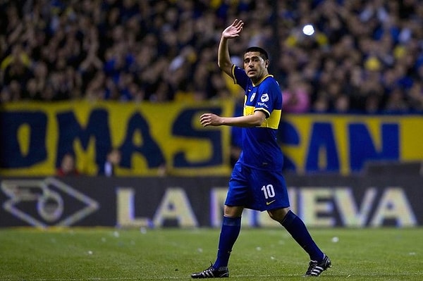 Kendisini Boca Juniors’tan ayrılmaya, birazcık uzaklaşmaya iten şey ise erkek kardeşinin 2002 yılında kaçırılması ve kendisinden fidye istenmesiydi. Artık Riquelme’nin Arjantin'den ayrılma vakti gelmişti.