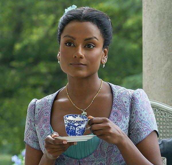 17. Kate, Leydi Danbury'ye İngiliz çayından nefret ettiğini söylüyor ama yine de Edwina'ya çay yapmayı öğretiyor.