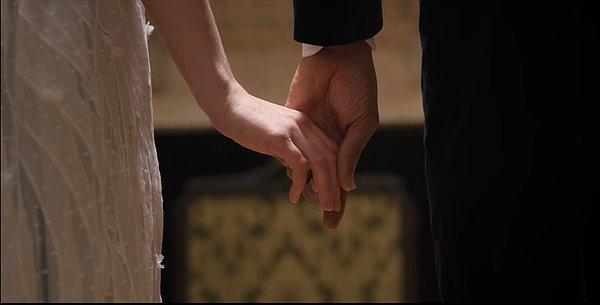 11. Anthony ve Kate'in birbirlerinin ellerine dokunuşu, aynı zamanda ilk sezona da atıfta bulunuyor.