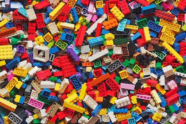 8. "Legolar muhteşem. Çocukken basit bloklarla sınırsız bir eğlence vardı. Yetişkinken daha komplike modeller yapmak daha da eğlenceli."