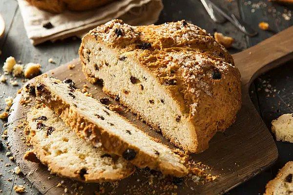 4. İrlanda sodalı ekmeği. Aziz Patrick Günü ve Paskalya'nın gözbebeği olan bu ekmek bildiğiniz ekmeklerden çok farklı.