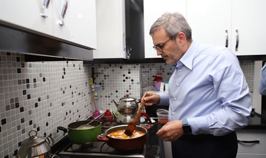 Öğrenci Evine Misafir Olan Mahir Ünal: 'Menemenin İçine Sucuk Katmışlar, Az Önce Şikayet Etmiyorlar mıydı?'