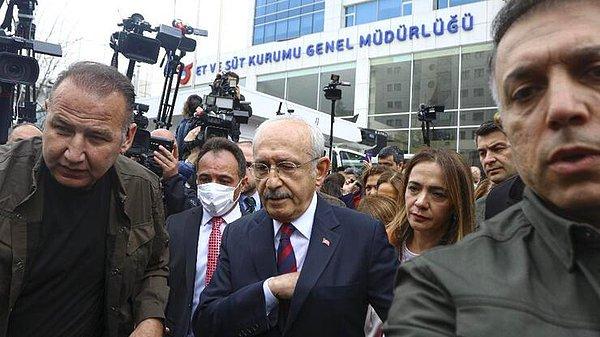 2. CHP Genel Başkanı Kemal Kılıçdaroğlu, görüşmeye gittiği Et ve Süt Kurumu yetkilileri tarafından binanın kapısı tel ile kapatılarak içeri alınmadı.