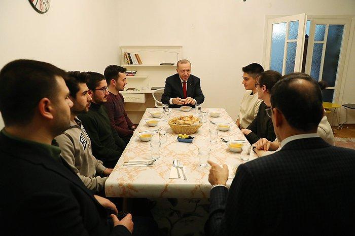 Erdoğan, 7 Üniversiteli ile Birlikte Öğrenci Evinde İftar Yaptı