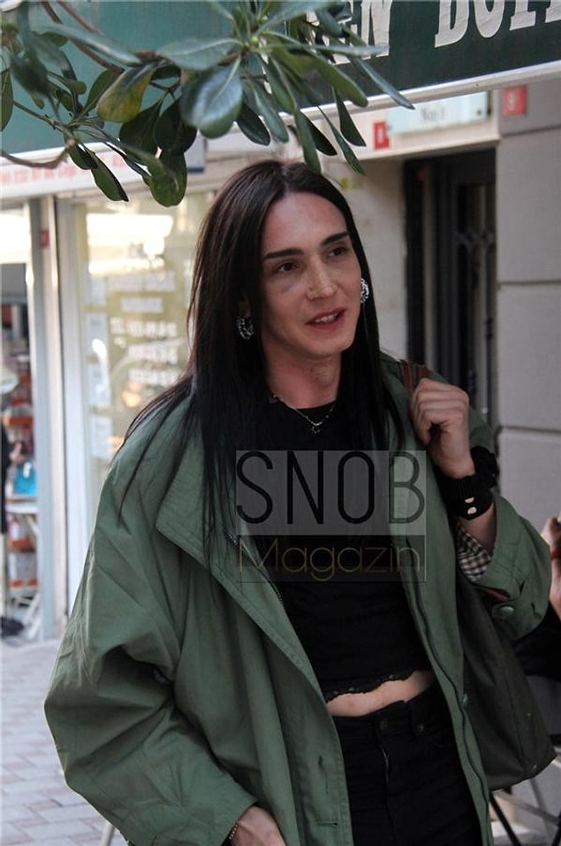 "Trans kadın değilim. O yüzden öyle bir dönüşüm olmayacak. Bana bu kadarı yetiyor çünkü pipili kızlar vardır." açıklamasını yaptı.