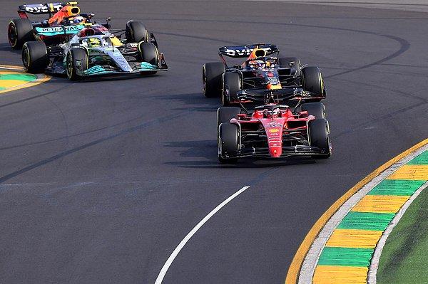 Pole pozisyondan başlayan Monakolu sürücü Charles Leclerc, Avusturalya Grand Prix'sinde yarışı baştan sona lider götürdü.