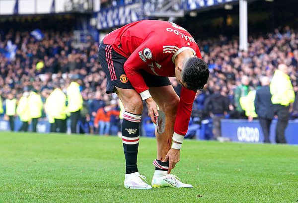 Özür diledi, Old Trafford'a davet etti