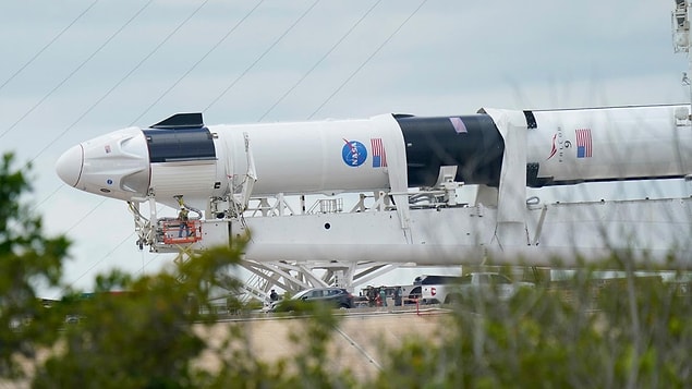 Oscar ödüllü iki yönetmen Elizabeth Chai Vasarhelyi ve Jimmy Chin tarafından çekilen Netflix belgeseli Return to Space (Uzaya Dönüş) platformda yerini aldı.