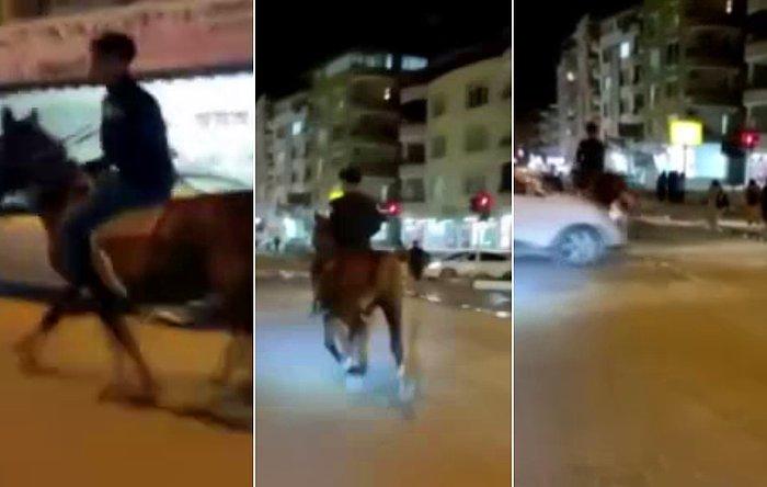 TikTok Videosu İçin Trafikte Atla Gezen Şahsa Araba Çarptı